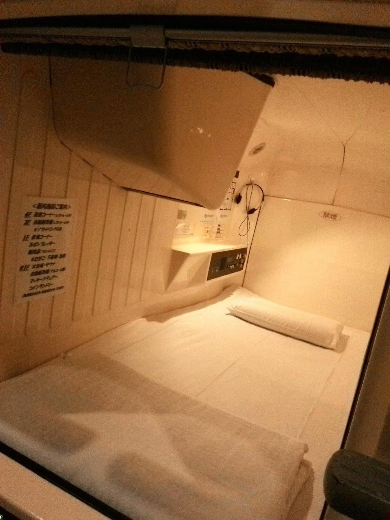 Отель Capsule Land Yushima Токио Экстерьер фото